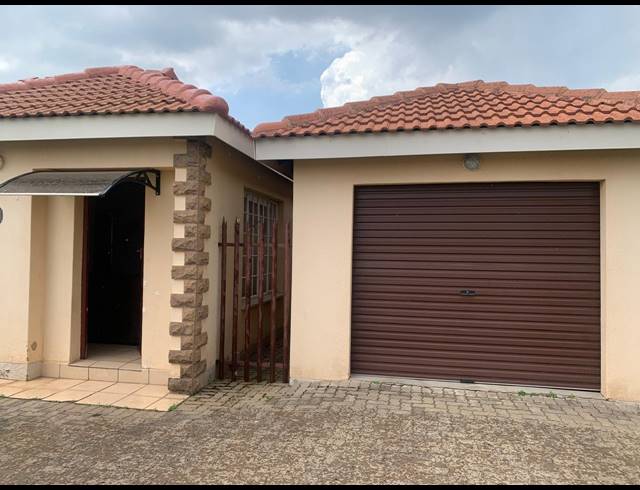 2 BEDROOM FREEHOLD FOR SALE IN VISAGIE PARK